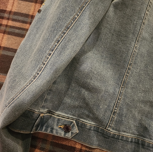 Denim jacket embroidered - Picture 9 of 10